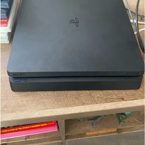 Selling ps4 partly brand new